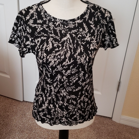 Liz Claiborne Tops - Liz Claiborne Black & White Top